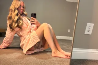 COME AND SEE THIS LONG LEGGED ... - Image 2